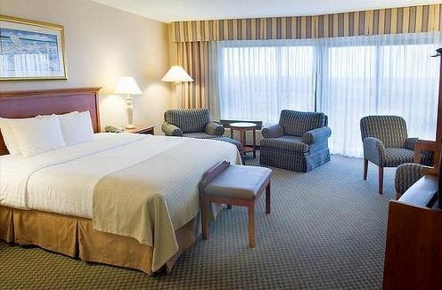 Holiday Inn On The Beach دستين الغرفة الصورة