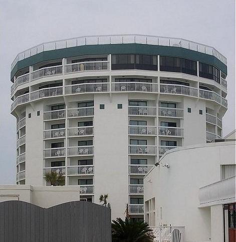 Holiday Inn On The Beach دستين المظهر الخارجي الصورة